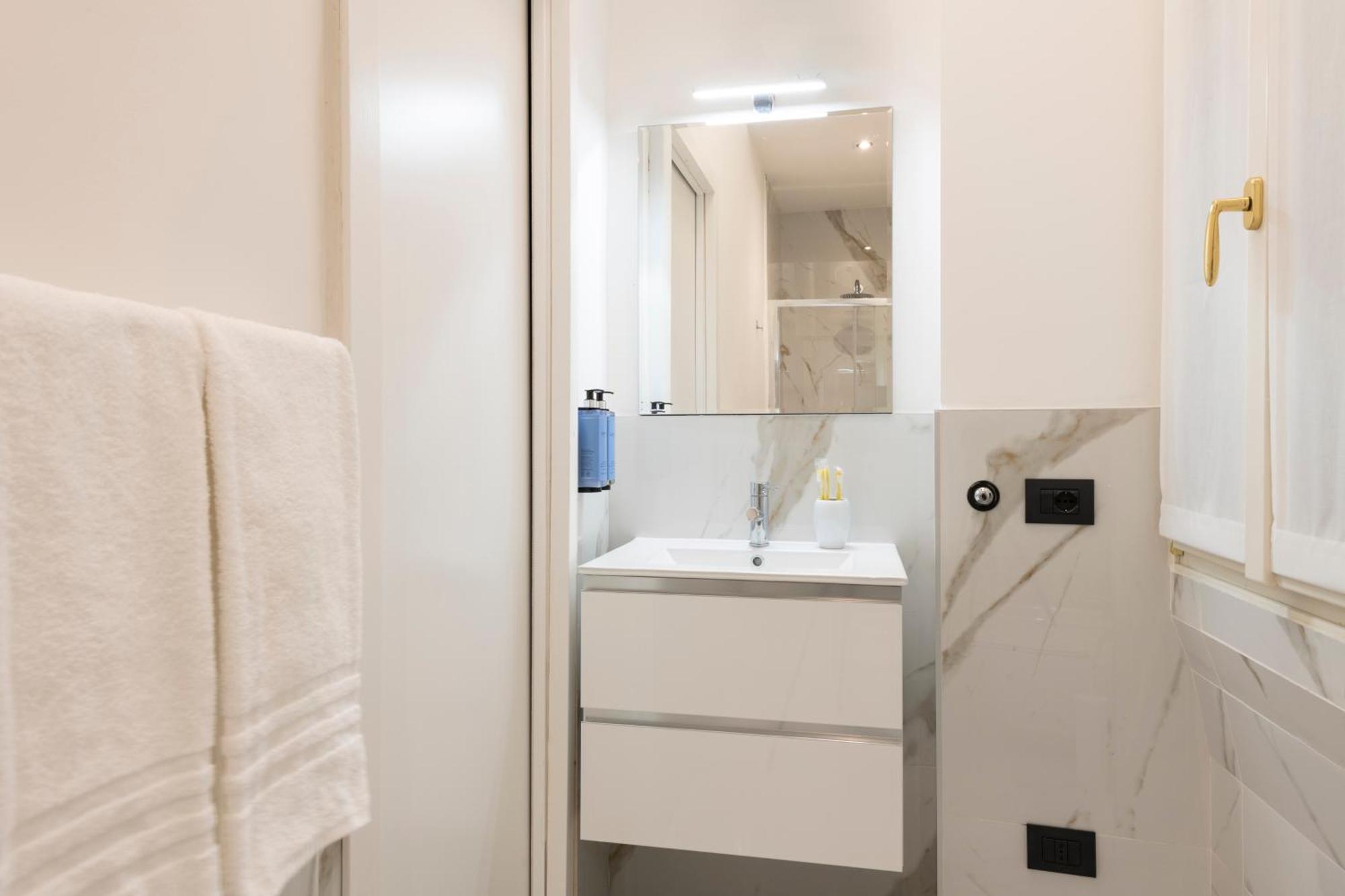 Milan Royal Suites Duomo Esterno foto